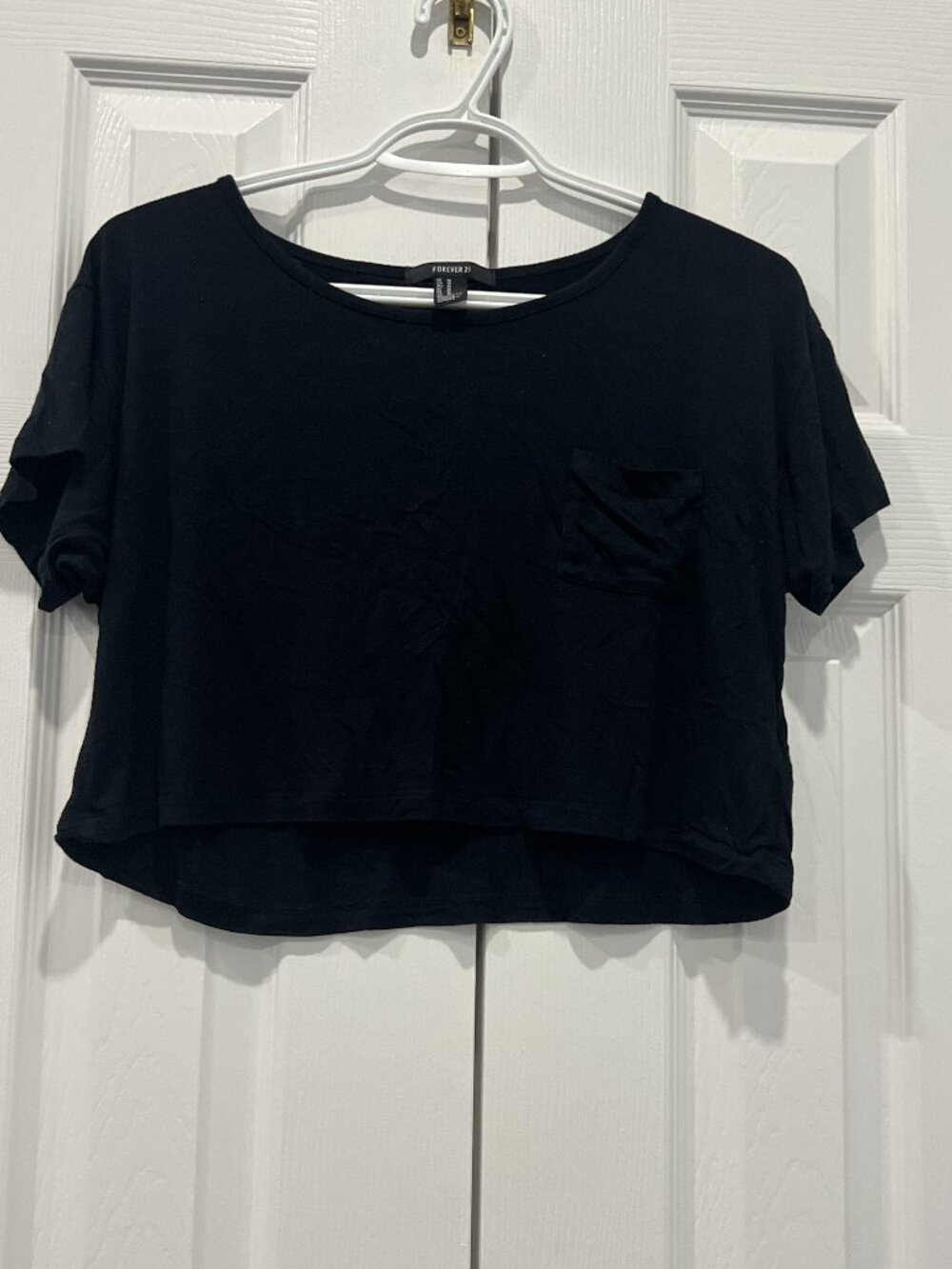 Forever21 Black Cropped Pocket Tee Size M